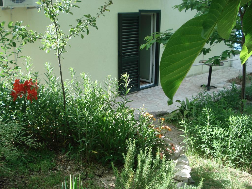 Apartments Smiljana Оміш Екстер'єр фото
