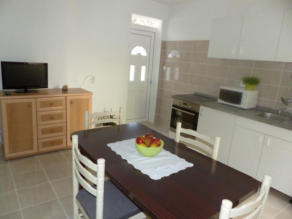 Apartments Smiljana Оміш Екстер'єр фото