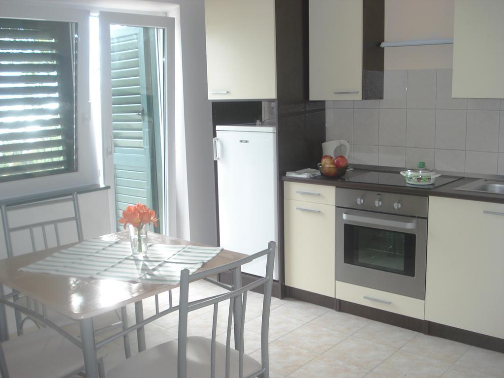 Apartments Smiljana Оміш Екстер'єр фото