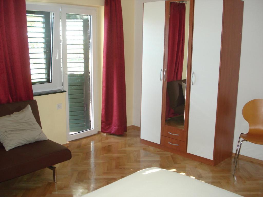 Apartments Smiljana Оміш Екстер'єр фото