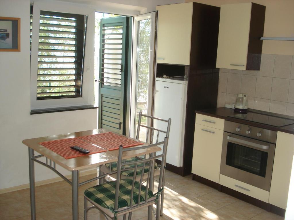 Apartments Smiljana Оміш Екстер'єр фото